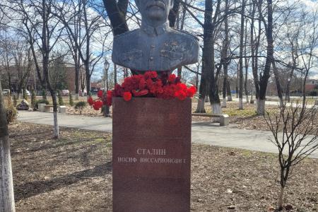 В День памяти И.В. Сталина в Белореченске прошла совместная акция коммунистов Краснодарского края и Республики Адыгея
