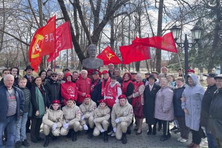 В День памяти И.В. Сталина в Белореченске прошла совместная акция коммунистов Краснодарского края и Республики Адыгея