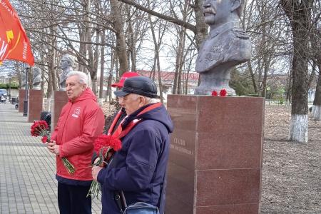В День памяти И.В. Сталина в Белореченске прошла совместная акция коммунистов Краснодарского края и Республики Адыгея