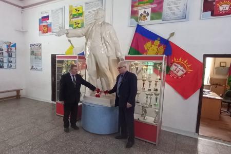 Краснодарский край, Тихорецк. Старейшей школе возвращено имя Владимира Ильича Ленина