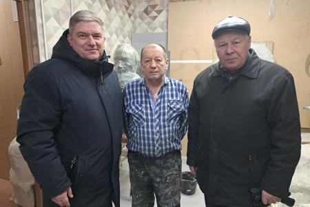 Бюст Сталина установлен в Мурманске