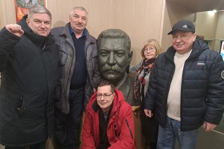 Бюст Сталина установлен в Мурманске