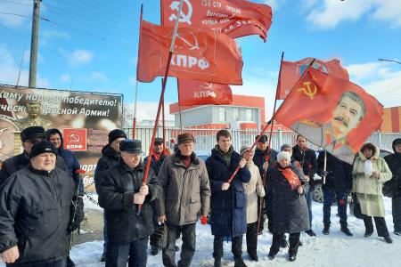 Коммунисты Тамбова почтили память И.В. Сталина