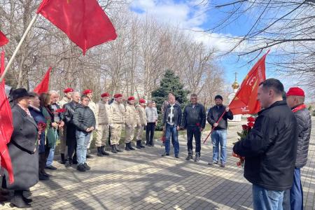 В День памяти И.В. Сталина в Белореченске прошла совместная акция коммунистов Краснодарского края и Республики Адыгея