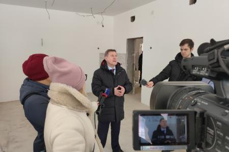 Новосибирск. Мэр коммунист Анатолий Локоть проверил ход ремонта нового корпуса Инженерного лицея