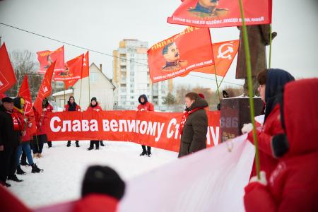 Нижегородские коммунисты возложили цветы к памятнику И. В. Сталину