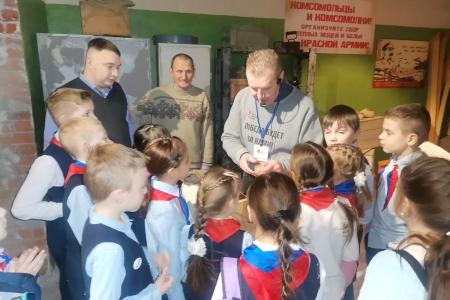 Тульский обком проводит патриотические занятия со школьниками