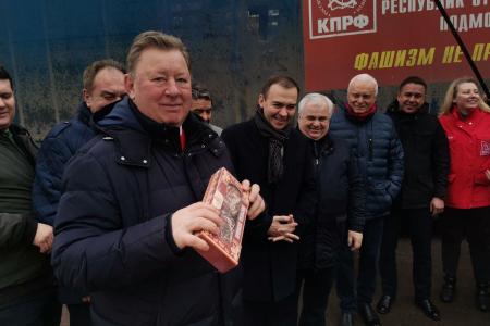 Тульский обком принял участие в формировании 107-го гуманитарного конвоя от КПРФ