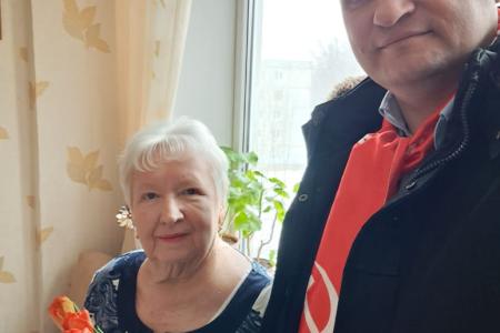 Калужские коммунисты поздравили женщин-ветеранов с праздником 8 Марта