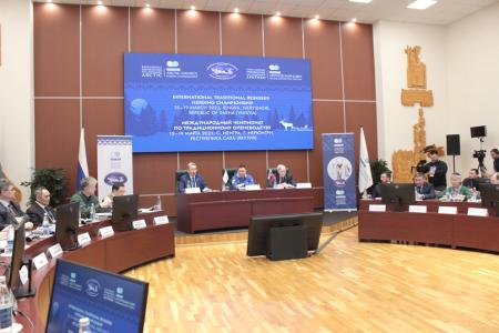 Народные депутаты Якутии под руководством Виктора Губарева рассматривают вопросы оленеводства в условиях глобальных перемен