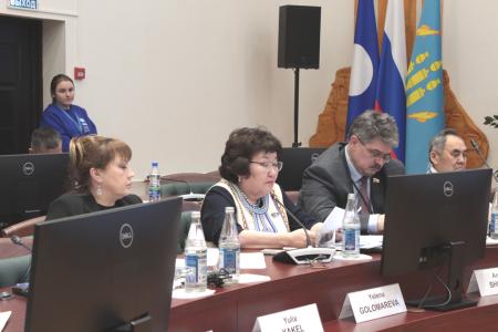 Народные депутаты Якутии под руководством Виктора Губарева рассматривают вопросы оленеводства в условиях глобальных перемен