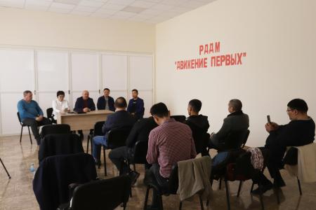 Депутаты Народного Хурала Калмыкии провели встречу с жителями поселка Комсомольский