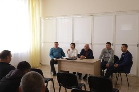 Депутаты Народного Хурала Калмыкии провели встречу с жителями поселка Комсомольский