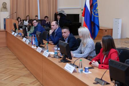 Сенатор Айрат Гибатдинов выступил перед студентами Российского государственного гуманитарного университета в Москве