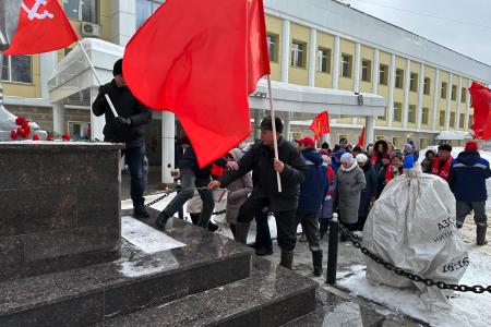 В Марий Эл почтили память Сталина и отметили лучших работников "Звениговского"