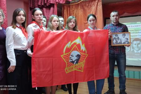 Тамбовская область. Пионерский отряд имени Радика Юркина получил в дар реликвию из семьи Героя-молодогвардейца