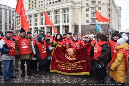Великие дела, свершения и победы Сталина будут жить в веках!