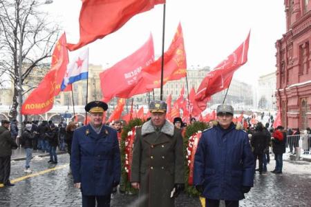 Великие дела, свершения и победы Сталина будут жить в веках!