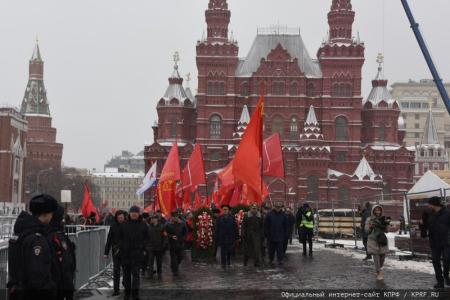 Великие дела, свершения и победы Сталина будут жить в веках!
