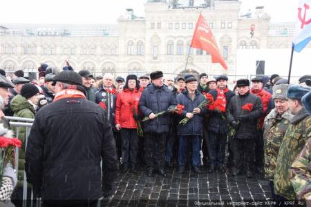 Великие дела, свершения и победы Сталина будут жить в веках!