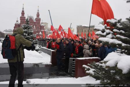 Великие дела, свершения и победы Сталина будут жить в веках!