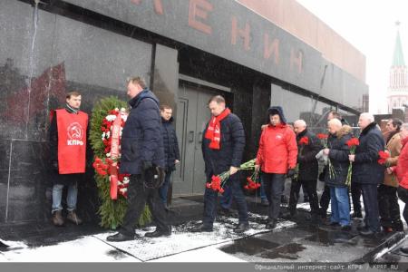 Великие дела, свершения и победы Сталина будут жить в веках!