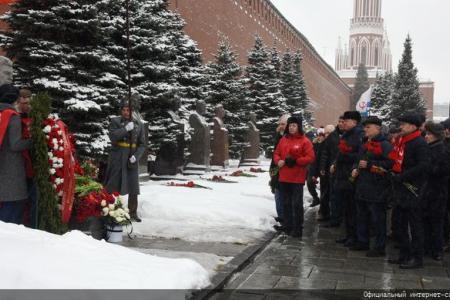 Великие дела, свершения и победы Сталина будут жить в веках!