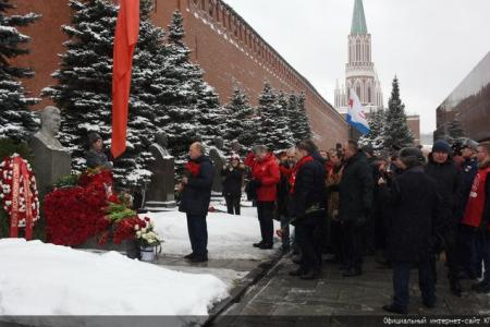 Великие дела, свершения и победы Сталина будут жить в веках!