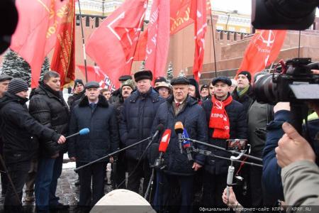 Великие дела, свершения и победы Сталина будут жить в веках!