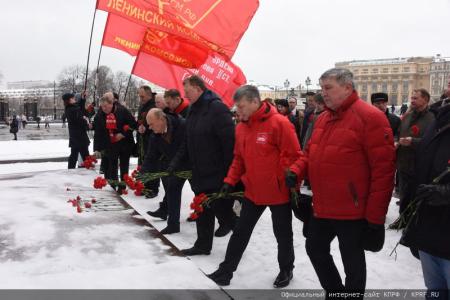 Великие дела, свершения и победы Сталина будут жить в веках!