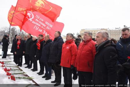 Великие дела, свершения и победы Сталина будут жить в веках!