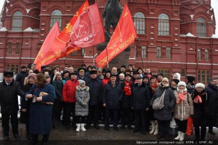 Великие дела, свершения и победы Сталина будут жить в веках!