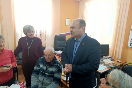 Рязанские депутаты-коммунисты поздравили рязаночек с Международным женским Днем 8 Марта