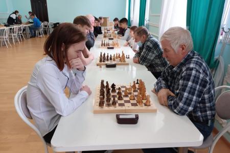 Свердловская область. В Артемовском прошел очередной турнир по шахматам и шашкам при поддержке КПРФ