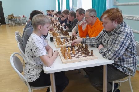 Свердловская область. Коммунисты Артёмовского провели большой шахматный блиц-турнир