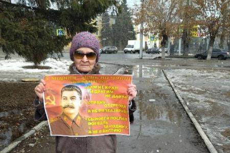 Саратовские коммунисты почтили память И.В. Сталина