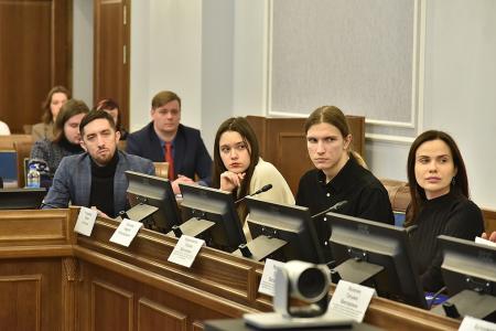 В Законодательном Собрании Ростовской области обсудили проблемы молодежи