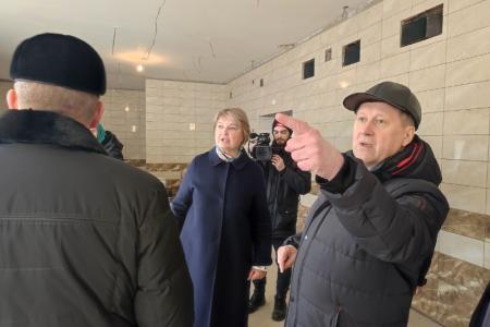 Новосибирск. Мэр коммунист Анатолий Локоть проверил ход ремонта нового корпуса Инженерного лицея