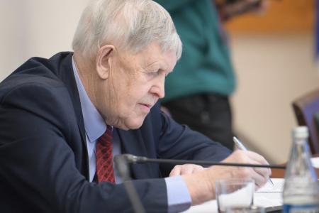 Народные депутаты Якутии под руководством Виктора Губарева рассматривают вопросы оленеводства в условиях глобальных перемен