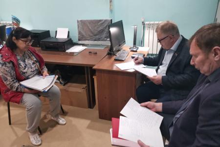 Руководитель фракции КПРФ в Московской областной Думе Александр Наумов провел приём граждан Озёрах