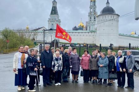 Подмосковные коммунисты: Труд – основа жизни!