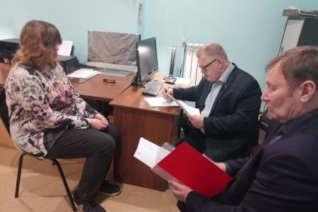 Руководитель фракции КПРФ в Московской областной Думе Александр Наумов провел приём граждан Озёрах