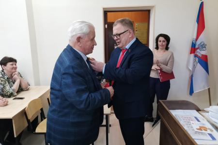 Руководитель фракции в Мособлдуме КПРФ Александр Наумов поздравил сотрудников военкоматов г.о. Домодедово и Ленинского г.о.