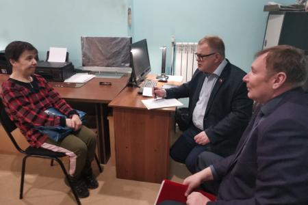 Руководитель фракции КПРФ в Московской областной Думе Александр Наумов провел приём граждан Озёрах