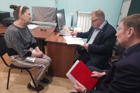 Руководитель фракции КПРФ в Московской областной Думе Александр Наумов провел приём граждан Озёрах