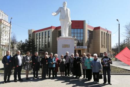 Тульский обком партии отметил День рождения В.И. Ленина массовыми возложениями цветов к памятникам и субботниками по всему региону