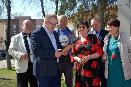 Руководитель фракции КПРФ Александр Наумов с рабочим визитом побывал у Озёрских коммунистов в преддверии 153-й годовщины со дня рождения В.И. Ленина