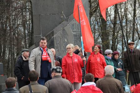 В Новгородской области в День рождения Владимира Ильича Ленина прошли субботники партийные собрания и торжественные возложения цветов