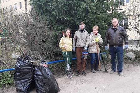 В Новгородской области в День рождения Владимира Ильича Ленина прошли субботники партийные собрания и торжественные возложения цветов