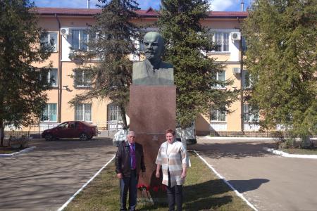 В Новгородской области в День рождения Владимира Ильича Ленина прошли субботники партийные собрания и торжественные возложения цветов